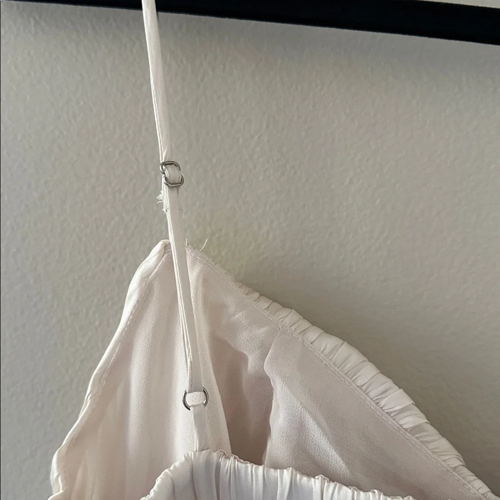 Astr NWT Katie Pleated Tank Top Cream Size Medium - Picture 7 of 13